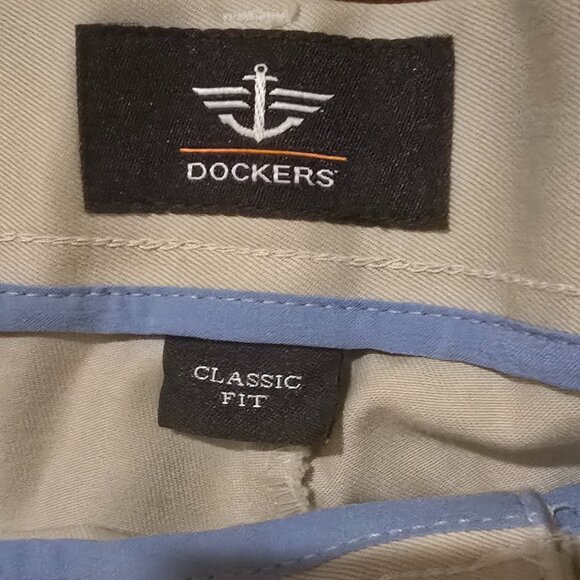 Dockers Classic Fit Chinos - Picture 4 of 4